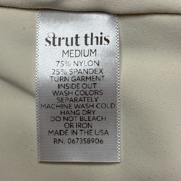 Strut This! Elegant Black and Cream Jumpsuit- Size Medium - Picture 13 of 13